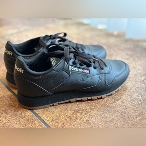 Black Reebok classic